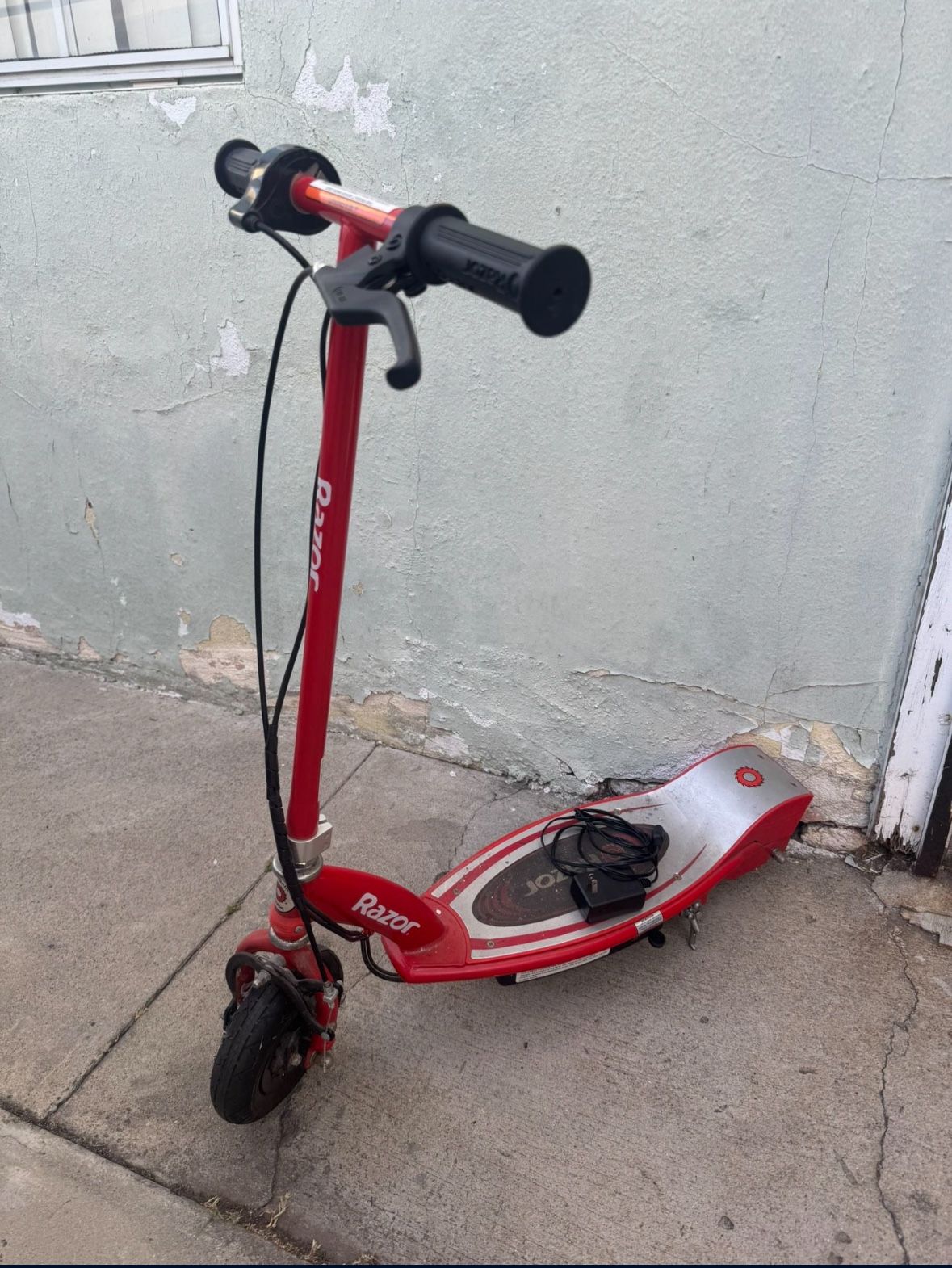 RAZOR ELECTRIC SCOOTER