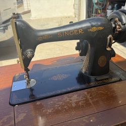 Vintage 1947 singer sewing machine