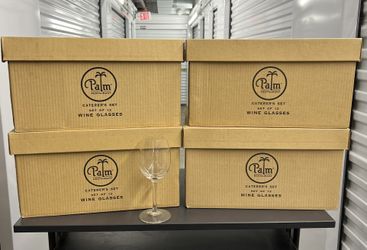  Caterer’s  1 Boxe 12 Wine Glasses 
