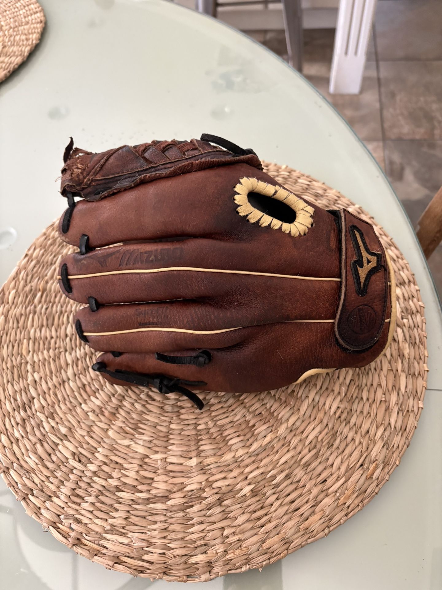 Mizuno Youth Right Hand Throw Glove