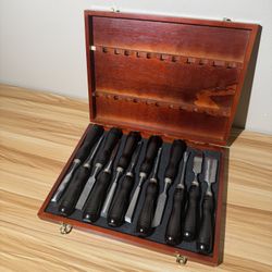 Wood Carving Chisel Set in Wooden Box – 12pc – Excellent Condition