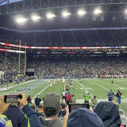 Seahawks vs Rams - Aisle, 8 Rows From Field!