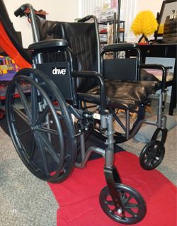 Drive Medical Wheelchair with Elevating Leg Rest