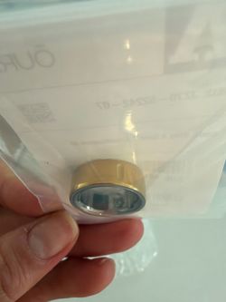 Brand new Oura Ring 4th generation, gold, size 7