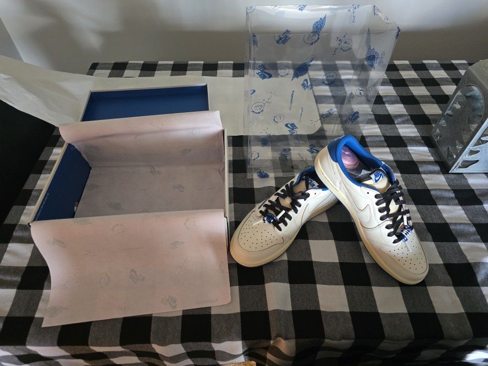 Travis Scott Jordan 1 Men's Size 13