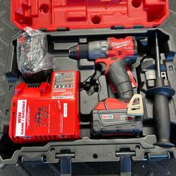 Milwaukee 1/2 Inch Drill Kit 