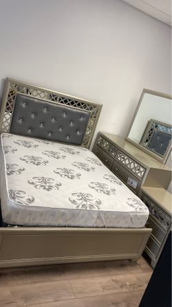 Queen bed, dresser, mirror and night