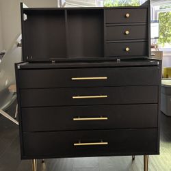 4 Drawer Dresser / Vanity