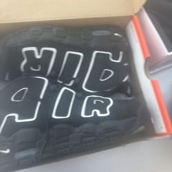 Nike Air More Uptempo SIZE 4.5Y 
