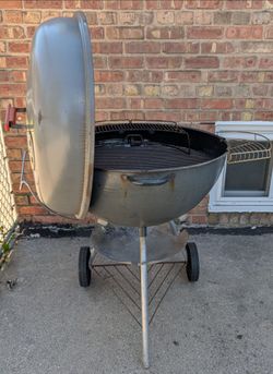 Vintage Weber Kettle Charcoal Grill 26in