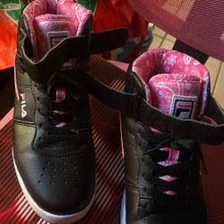 Tengo Estos Tenis Fila Color Negro Con Un Poco Rosita  Como Nuevos Said 6 