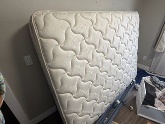 Queen Size Seely Mattress - CLEAN
