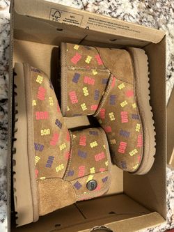 UGG Boots Confetti Logo Size 10 Kids 
