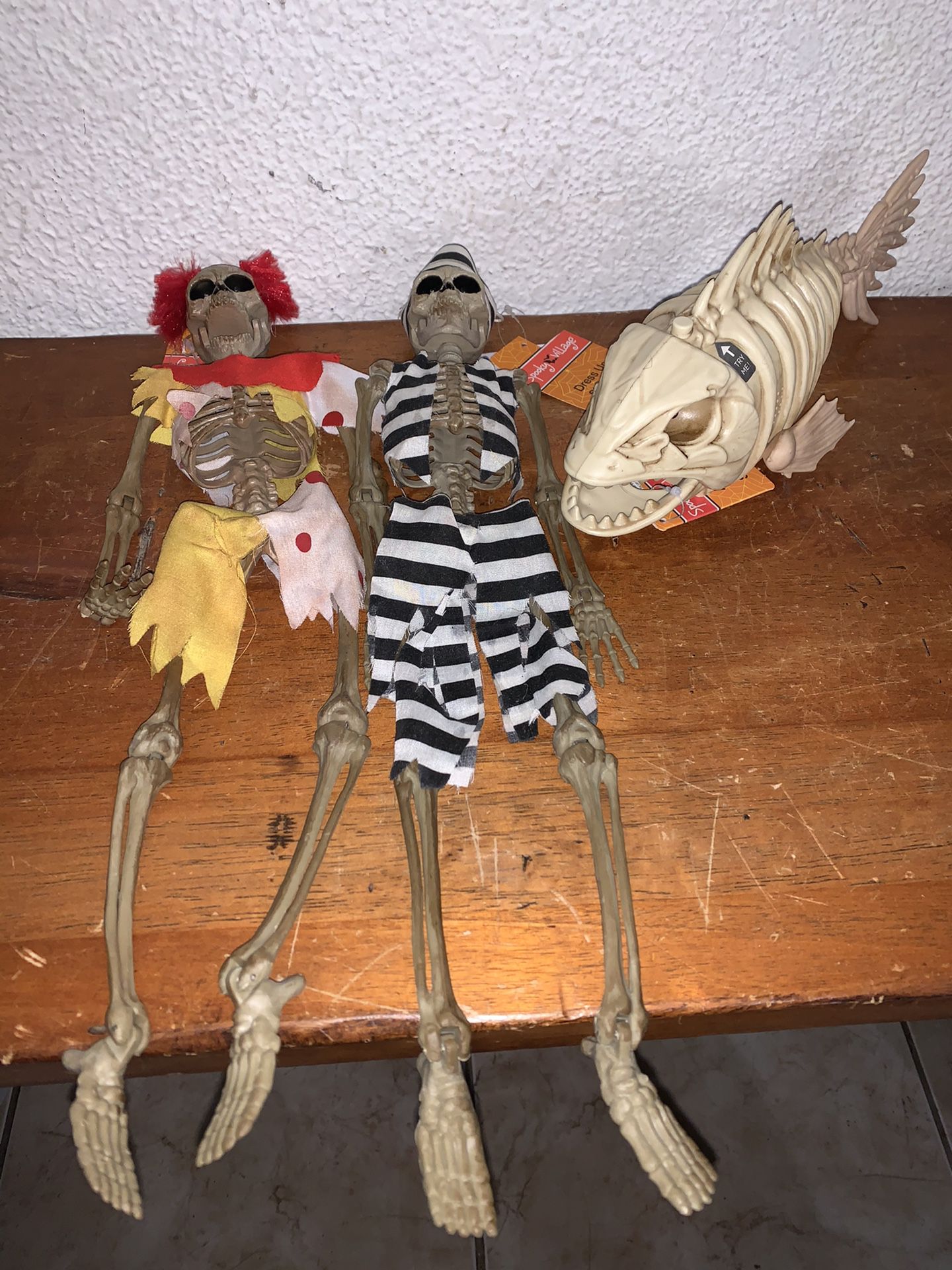 Halloween Spooky Village Animated Piranha Skeleton & Dress Up Skeleton NWT