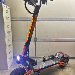 OFF Road Zsnake Electric scooter dual motor 5600W Top speed 50Mph 60 miles Range