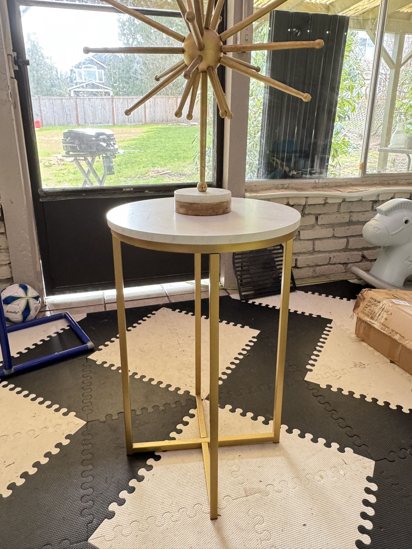 Beautiful faux marble & gold end table + Decorating piece