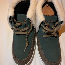 New with tags and box - Manitoba’s faux fur lined moc-toe sneakers size 9