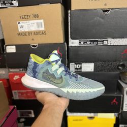 Kyrie Flytrap V Ocean Cube size 9 USED But Clean