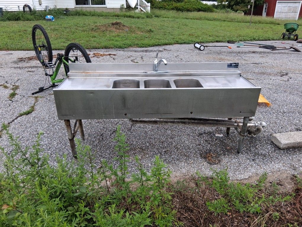 Stainless Steel Triple Bay Sink