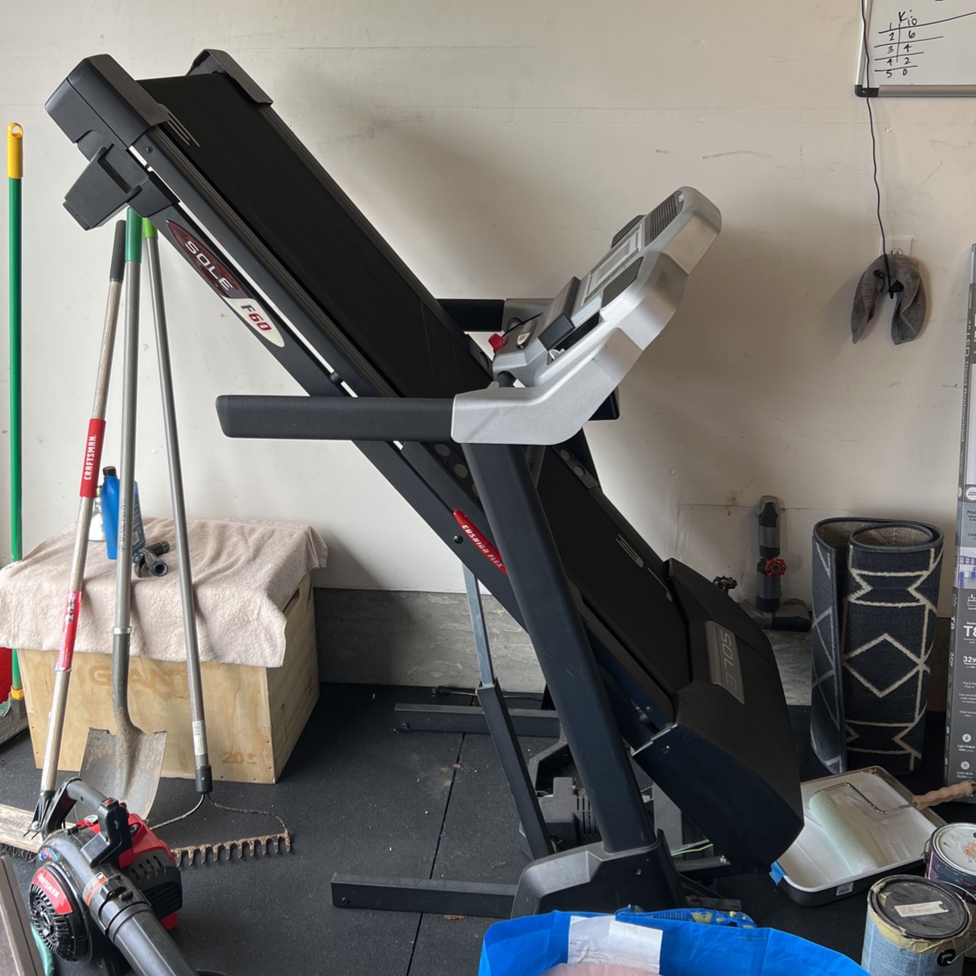 Treadmill SOLE F60