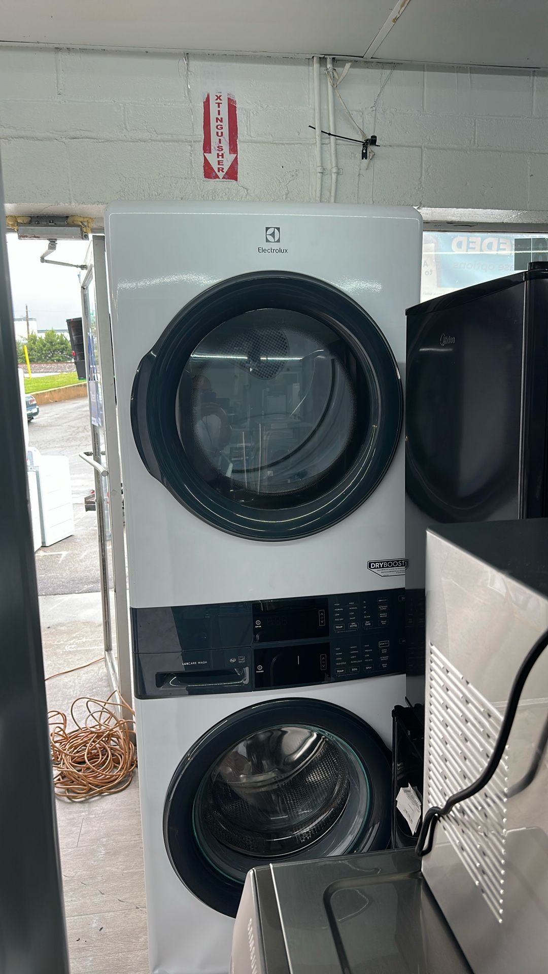 Electrolux Stackable Electric Washer And Dryer Laundry Tower 4.4 Cu Ft (ELTE7300AW0)