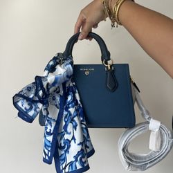 MICHAEL KORS BAG BLUE/WHITE WITH A SCARF 