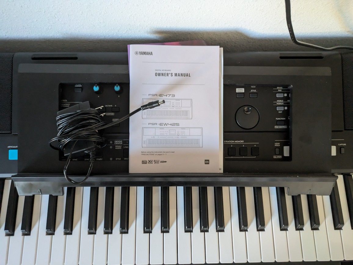 Like-new Yamaha PSR-E473 61-key Keyboard