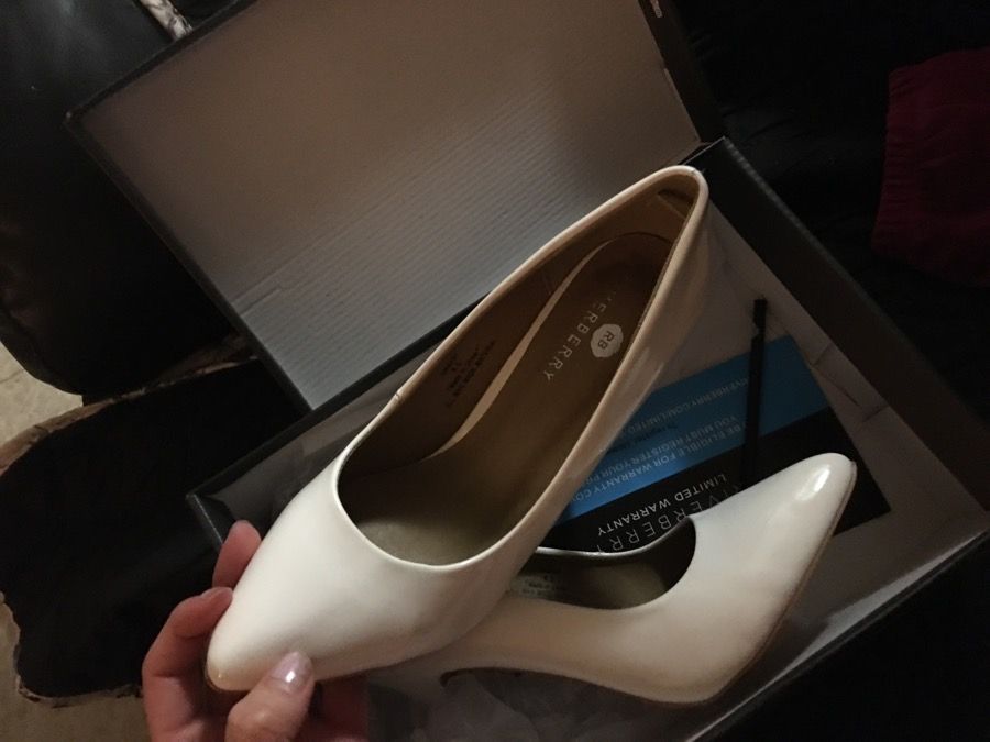 Size 8.5 river berry heels