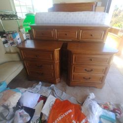 Like New Dresser 2 Nightstands And Mirror