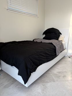 Floating twin bed frame