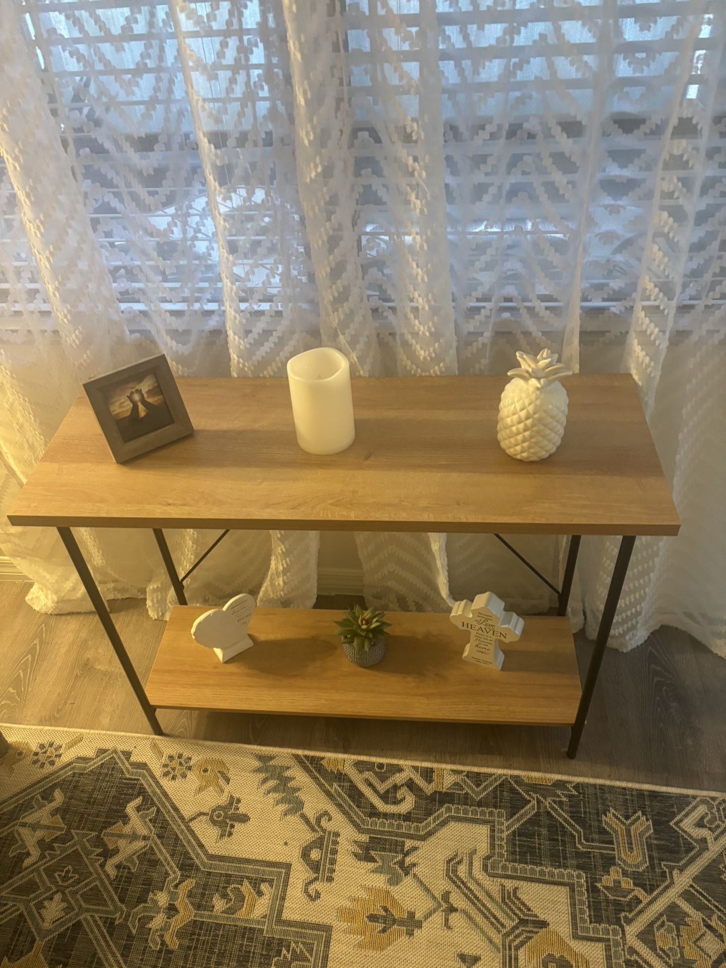 ENTRY/SOFA TABLE. LIKE NEW! $40