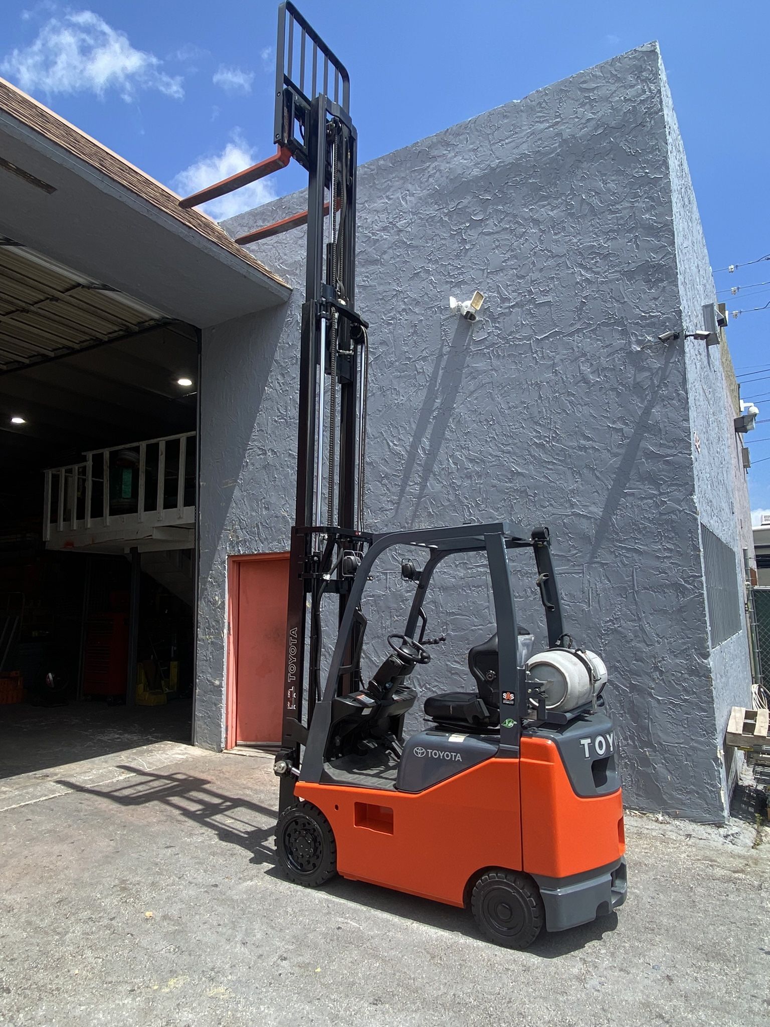 Toyota 3000lb Forklift Like New