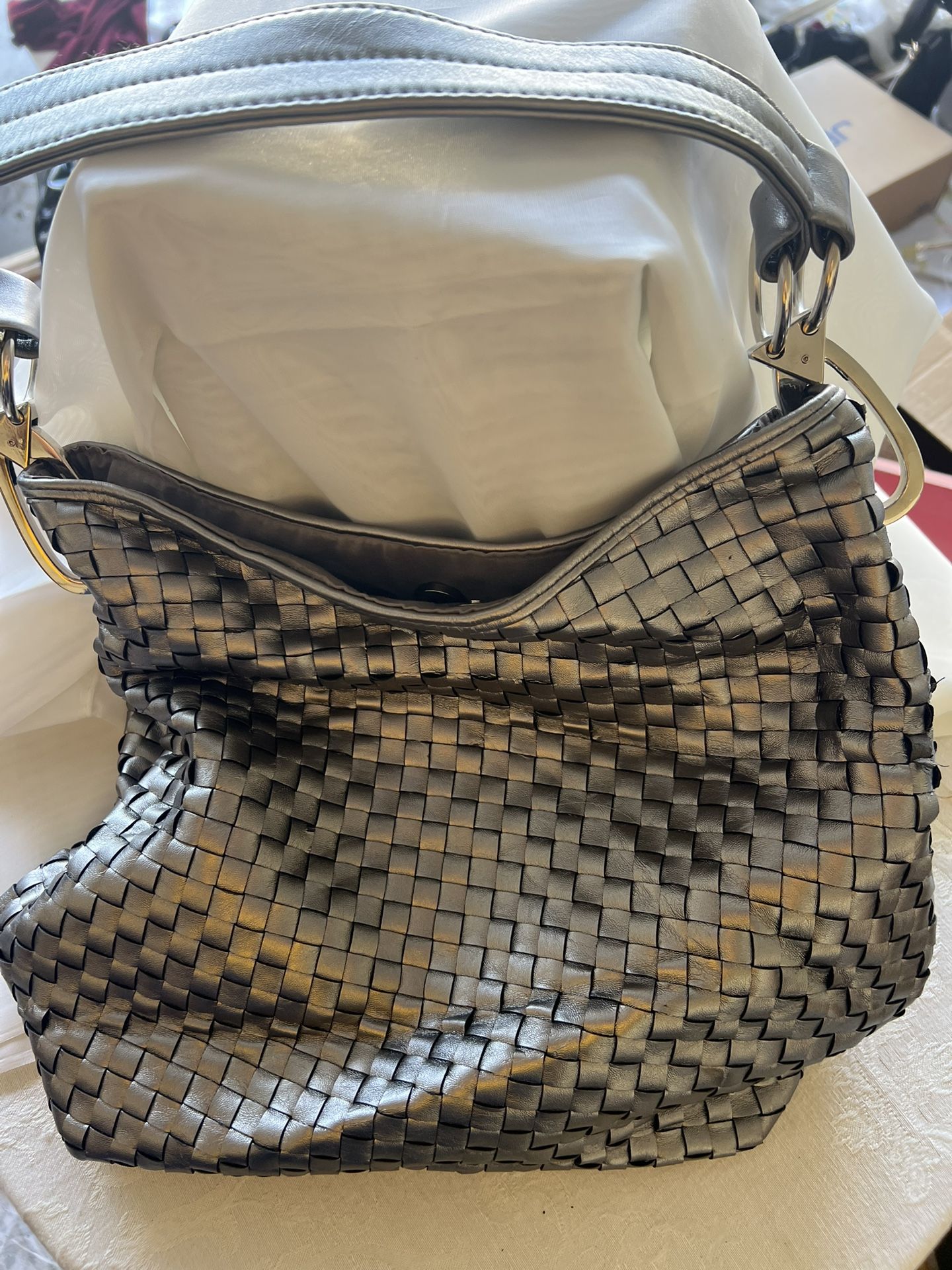 Graciano Women’s Silver Faux Leather Handbag Sleek