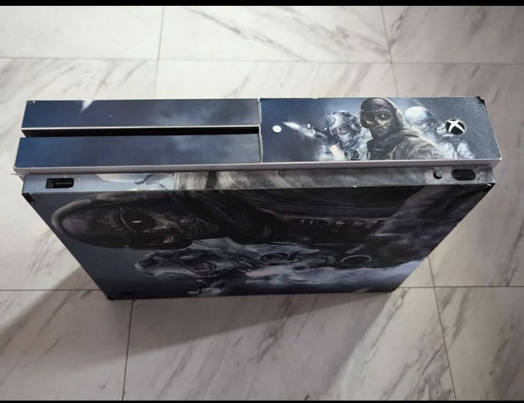 Xbox One S With Wall Mount
