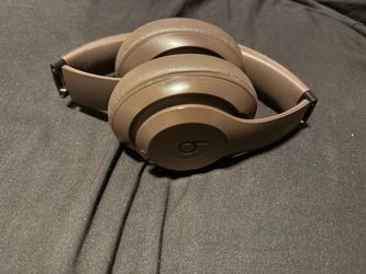 Apple Beats Studio Pro
