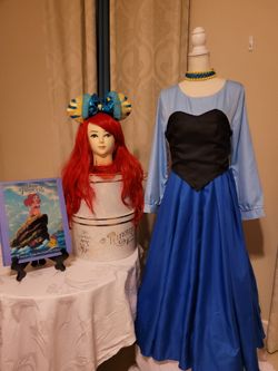 Disney's Little Mermaid Gown Size Large Bundle Wig and Book