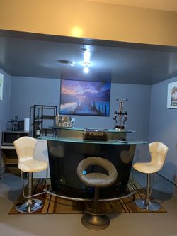 I'm selling this beautiful semi-new bar with two chairs