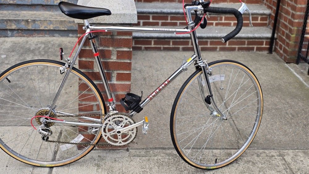 SCHWINN Voyageur 11.8 63cm Road Bike....