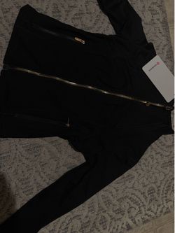 lululemon Black and Gold Pair Size 4 Authenj