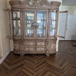 Classy and Elegant Curio