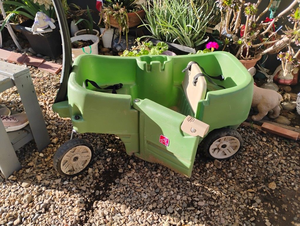 Step2 Wagon For Two With Straps And Storage