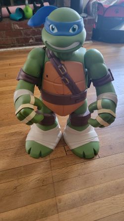 TMNT Giant 24" Leonardo Playset Lair Ninja Turtles 