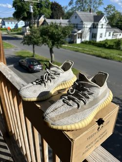 Yeezy Lunda 350 V2 Size 9.5 BUY 1 GET 1 HALF% OFF