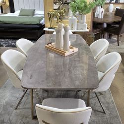 New Quality & Modern 7 pc Dining Collection!