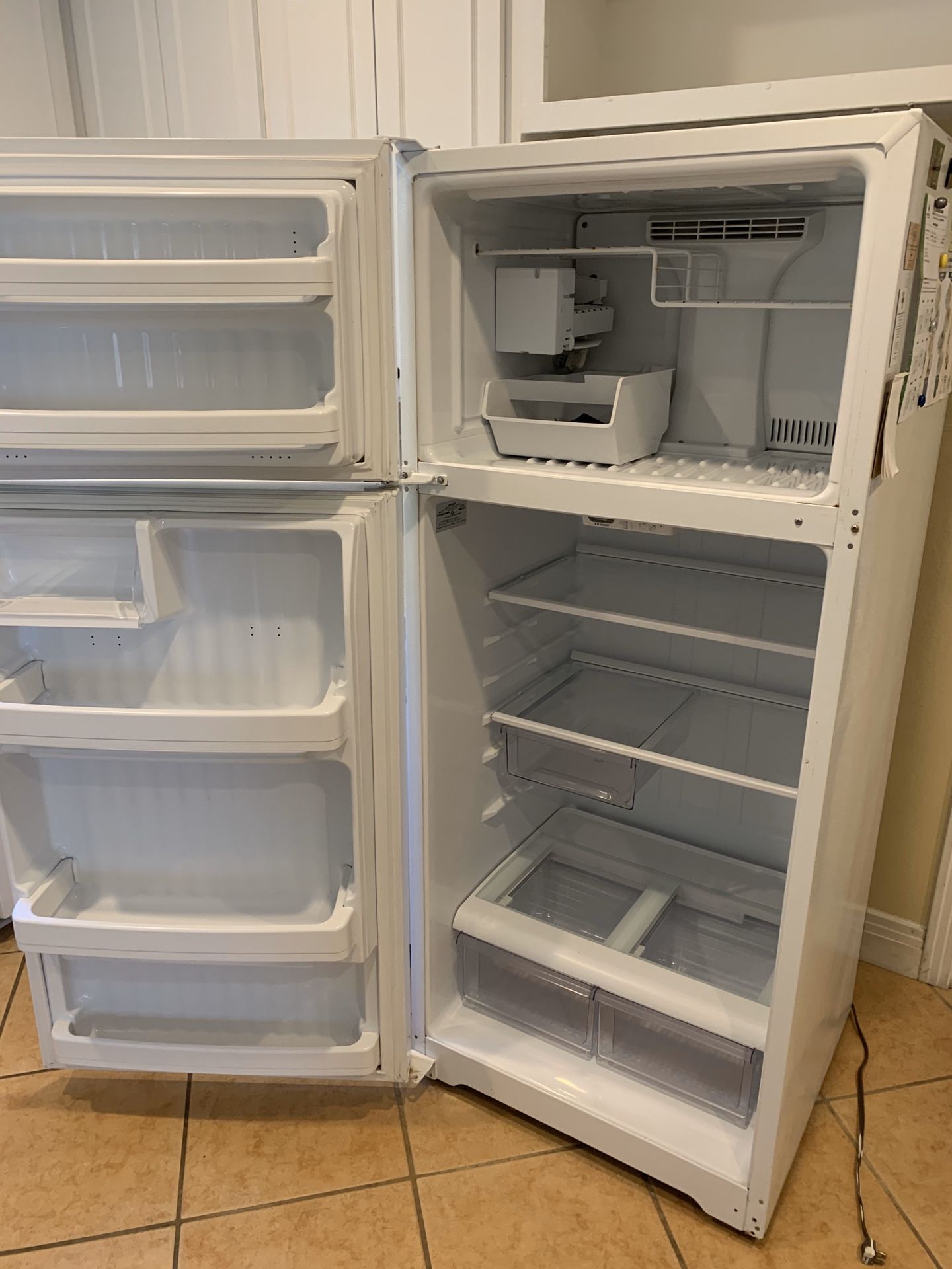 Ge Hotpoint 18 2 Cu Ft Top Freezer Refrigerator Hts18gbsarww For Sale In Austin Tx Offerup
