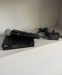 SHURE QLXD4 SM58 PROFESSIONAL WIRELESS MICROPHONE 🎤 LIKE NEW