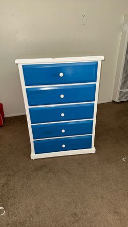 5 Drawer Wooden Dresser