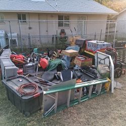 Yard Sale. Everything In Pics And What Other Stuff I Havd In The Tubs. 