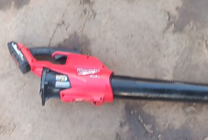 Milwaukee
M18 blower