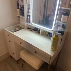 Vanity Desk With Chair